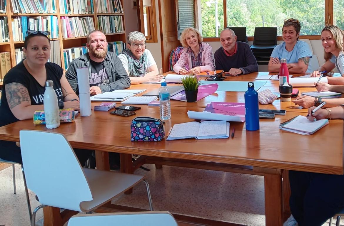 Ahir, 13 de maig, vam tenir la primera comissió de prevenció de les violències masclistes, duita a terme a la biblioteca de Puigpunyent. 